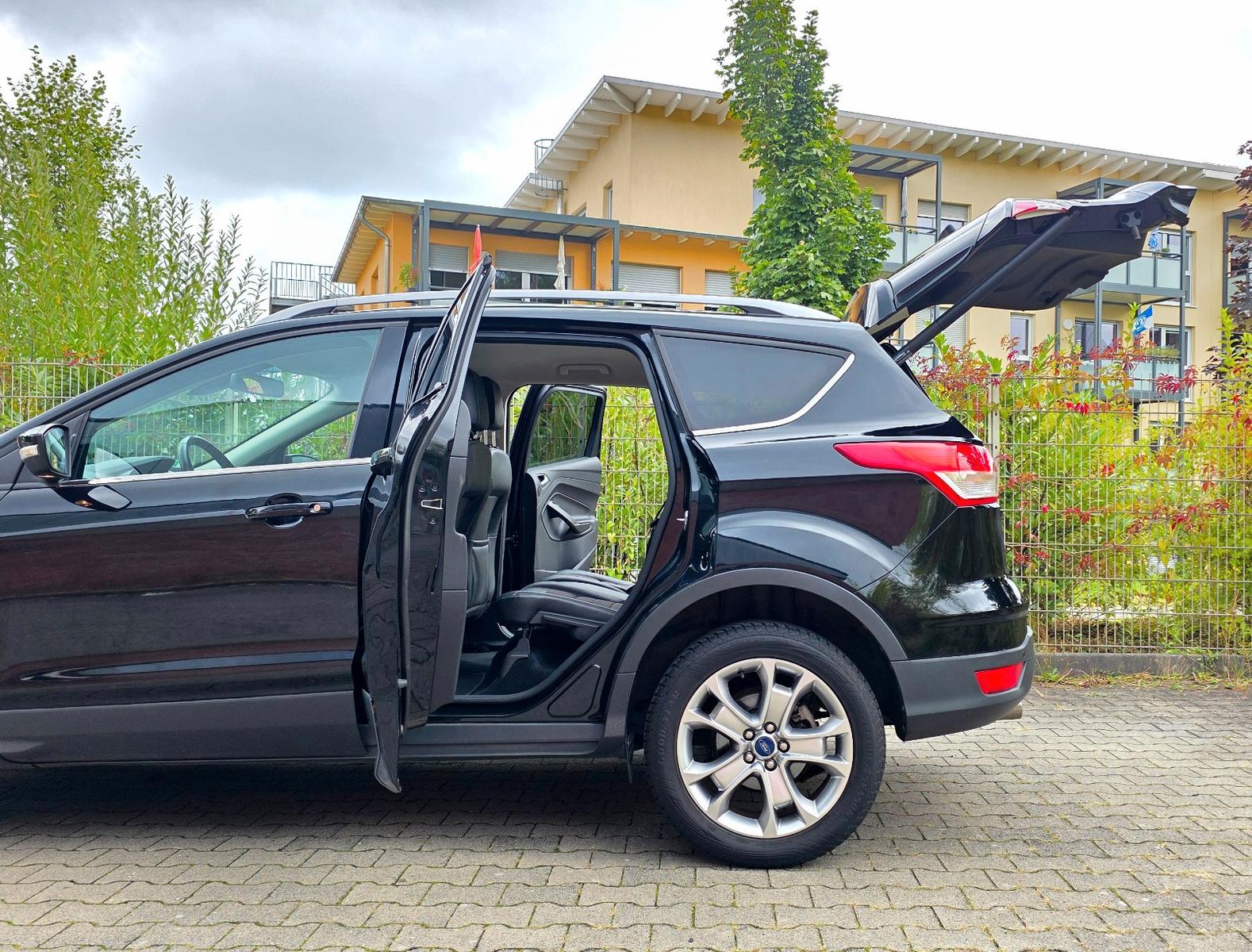 FORD KUGA 150CH - TITANIUM - 4X4 - BVM - HAYON ÉLECTRIQUE - PACK SPORT - COURROIE DE DISTRIBUTION NEUVE