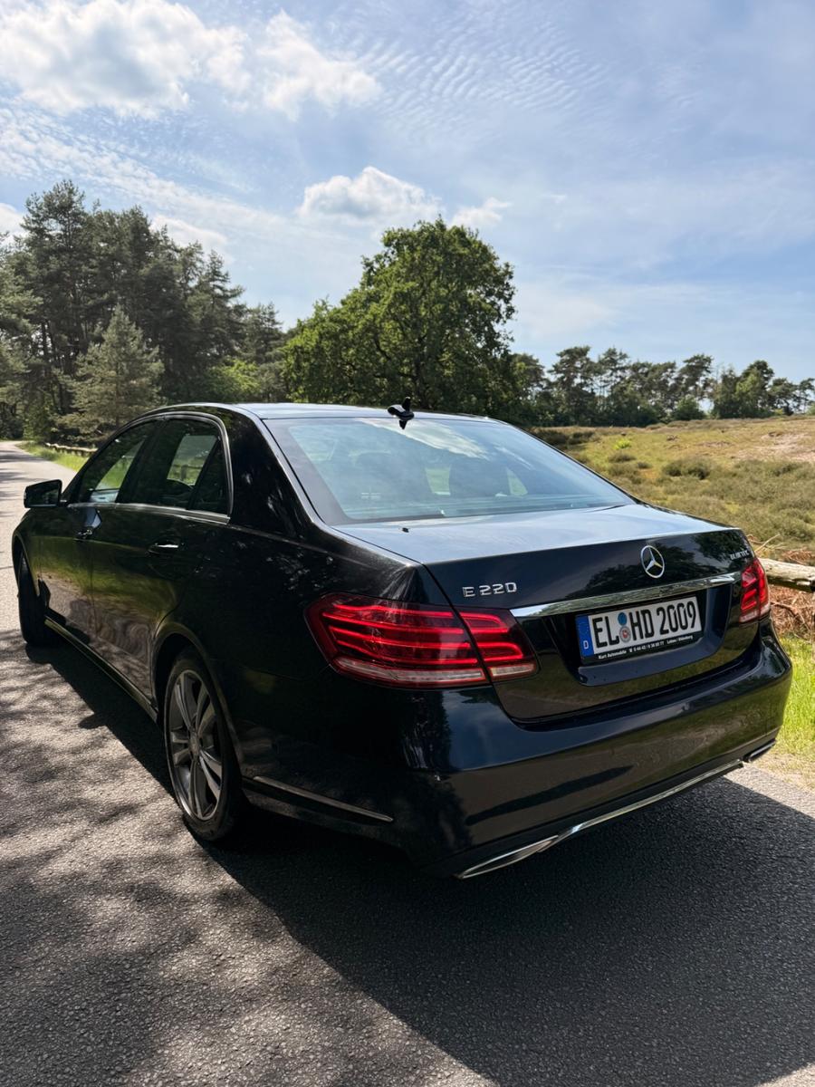 Mercedes-Benz E 220 BlueTEC 4MATIC Autom. Standard