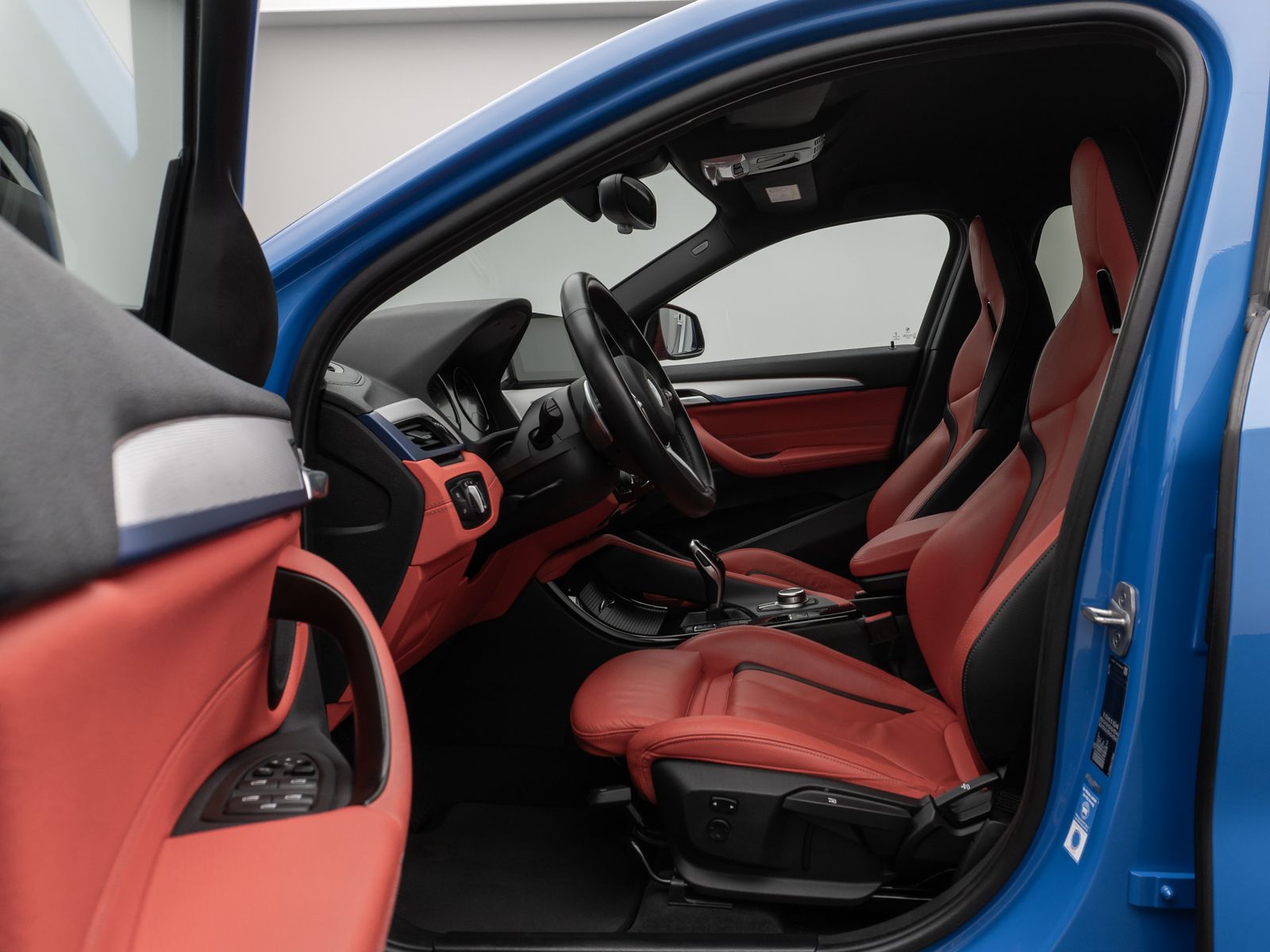 Fahrzeugabbildung BMW X2 sD18d M Sport Kamera HUD DAB HiFi Komfort 19"