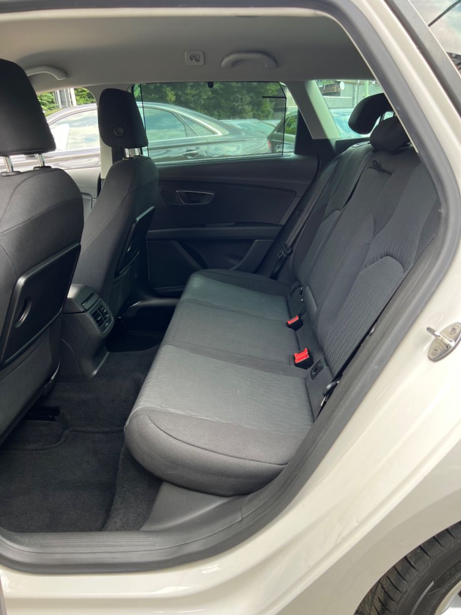 Fahrzeugabbildung SEAT Leon ST Style *SITZHEIZUNG* ROLLO *1.HAND*