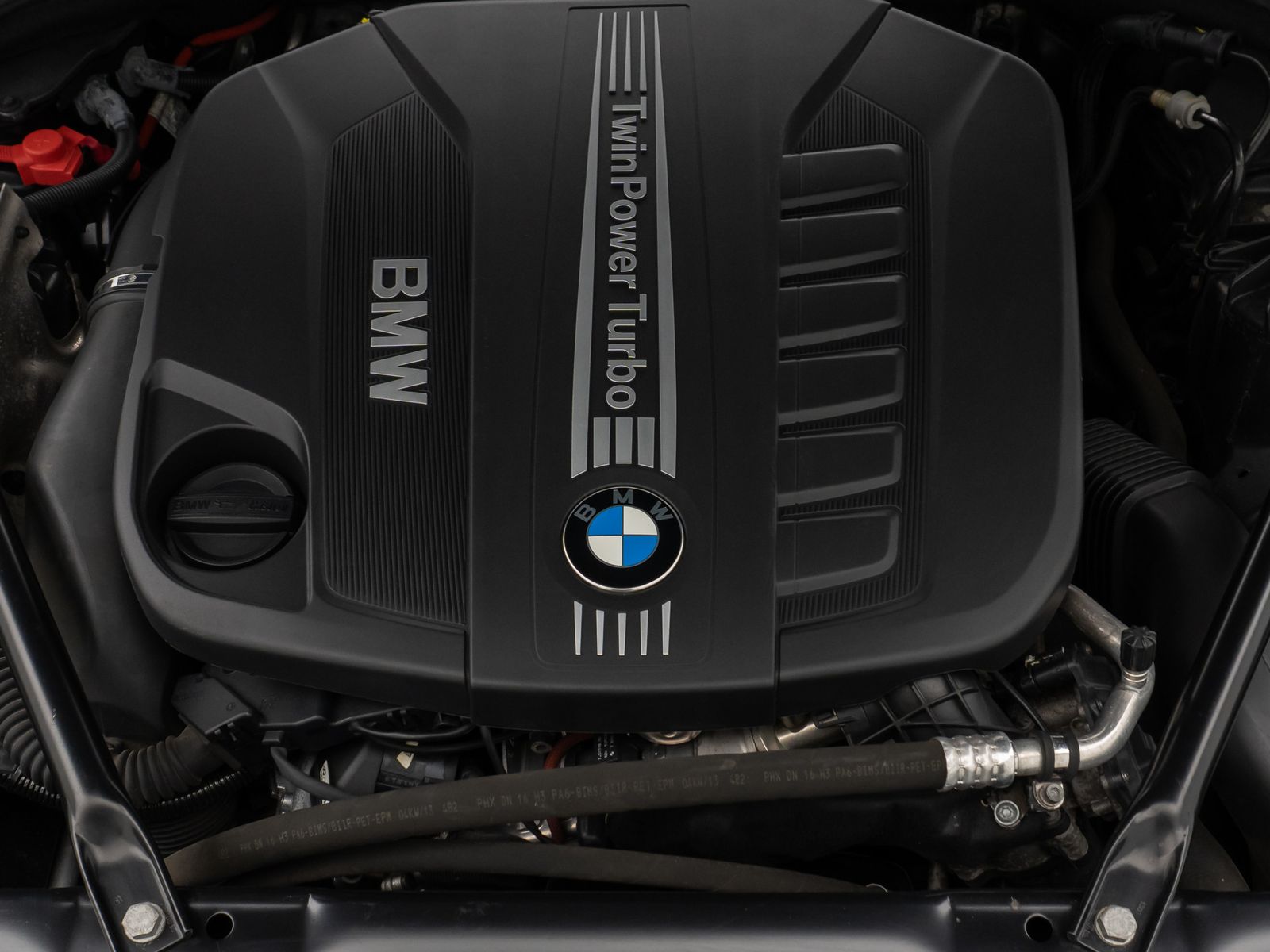 Fahrzeugabbildung BMW 530d HUD HiFi 360°Xenon SoftCl AHK Komfort Sport