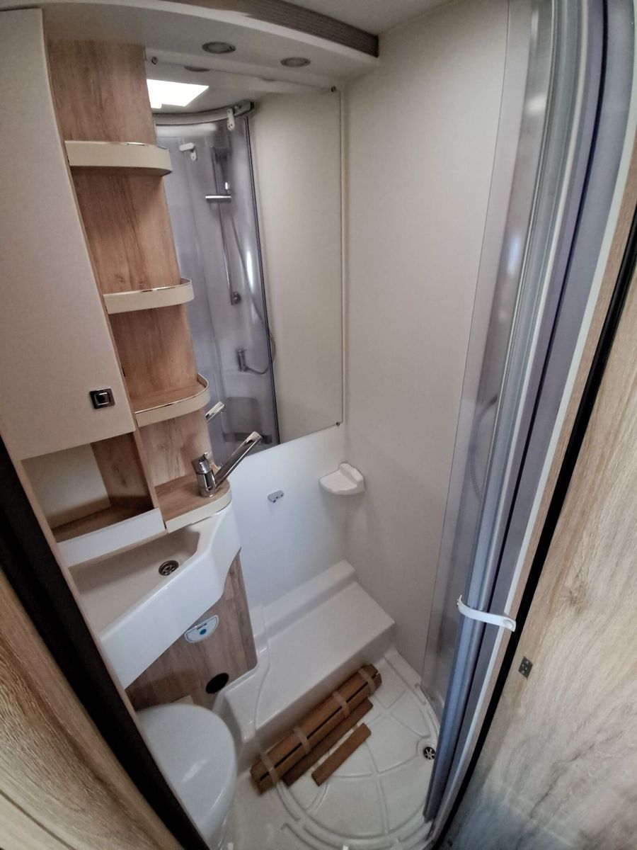 Fahrzeugabbildung Eura Mobil Profila RS 695 EB Mondial Prestige Solar TV/SAT