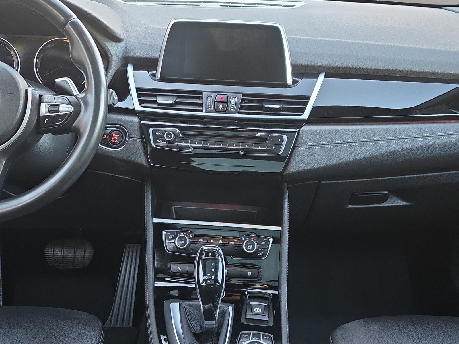 Fahrzeugabbildung BMW 2 Active Tourer 218 d Sport Line Sport-Automatik