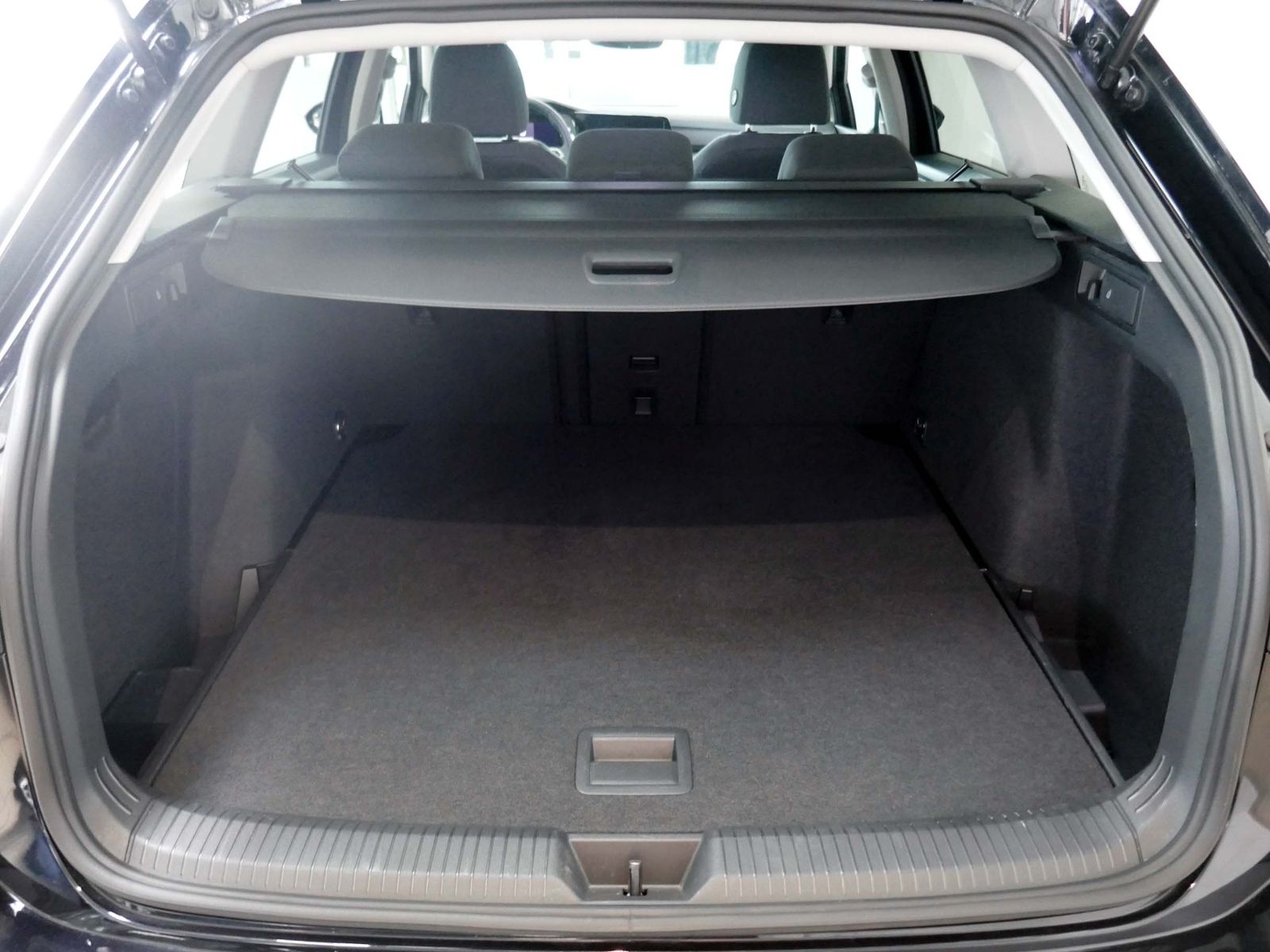 Fahrzeugabbildung Volkswagen Golf VIII Variant Life 2.0 TDI DSG | LED RFK ACC