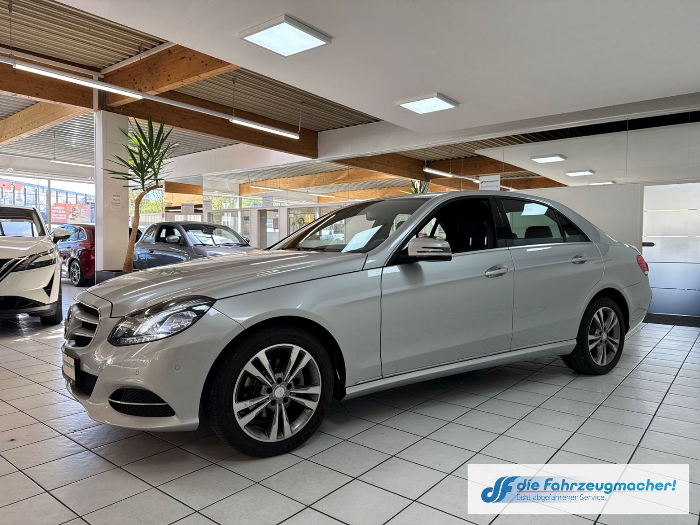 Fahrzeugabbildung Mercedes-Benz E 200 CGI BlueEf.Avantgarde LED Klimaaut Ambient