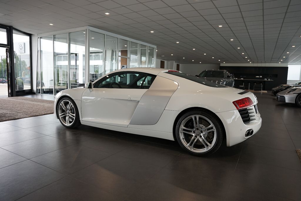 AUDI R8 Coupe 4.2 FSI quattro | Manual transmission AUDI R8 Coupe 4.2 FSI quattro | Manual transmission