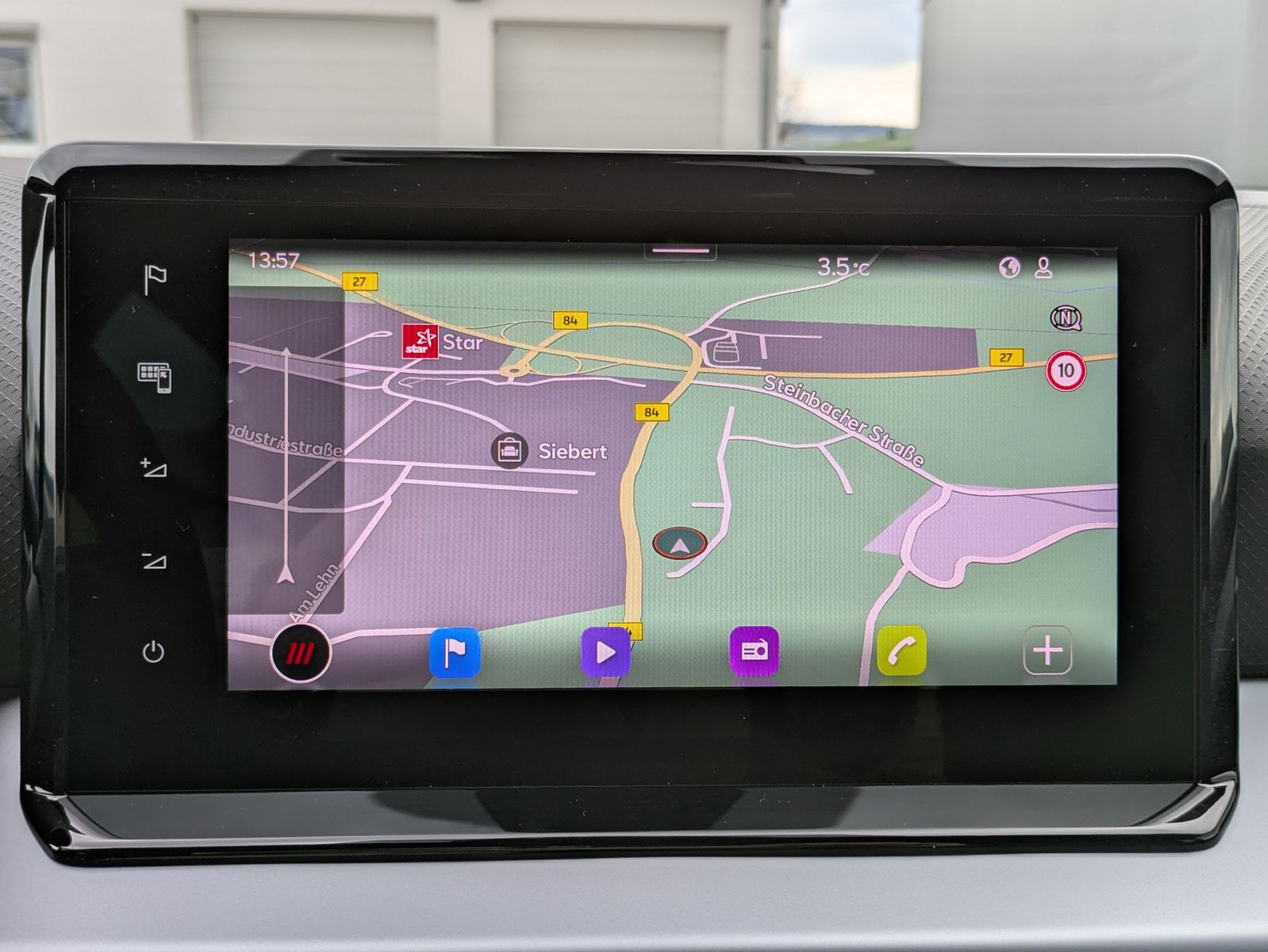Fahrzeugabbildung SEAT Arona 1.0 TSI FR DSG AHK*ACC*LED*APP*DAB*KAMERA