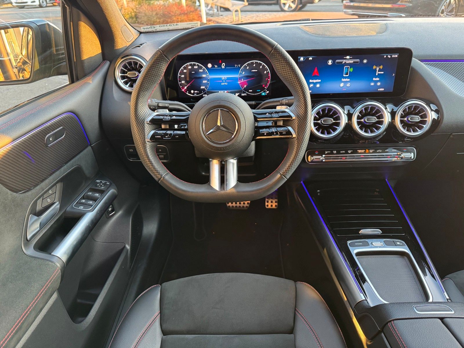 Fahrzeugabbildung Mercedes-Benz B 200 AMG+AHK+Ambiente+RFK+MBUX+Night