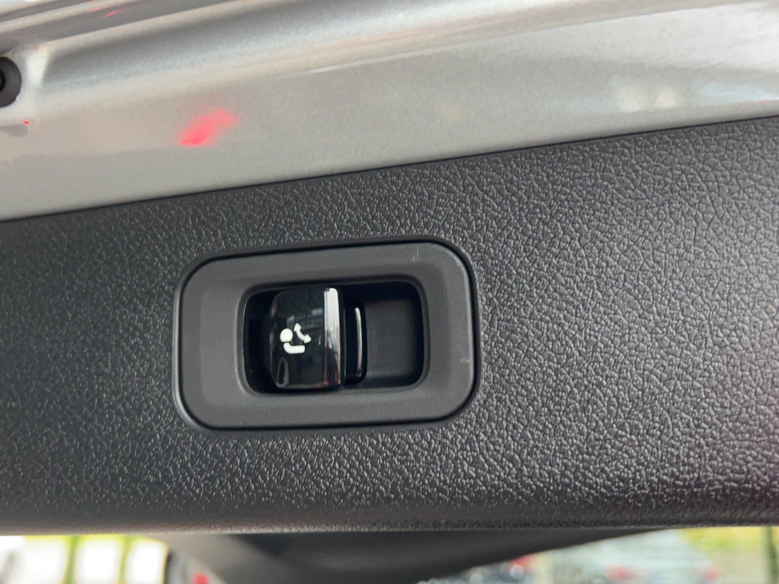 Fahrzeugabbildung Mercedes-Benz E 220 d T+AMG-Line+AHK+PSD+DISTRONIC+Sitzklima