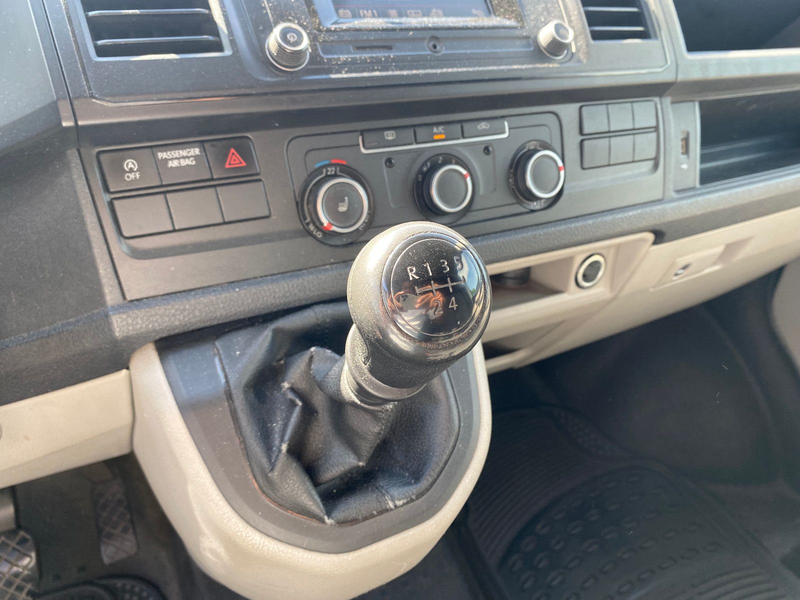 Fahrzeugabbildung Volkswagen T6 Transporter EcoProfi 3-Sitzer AHK SHZ Klima