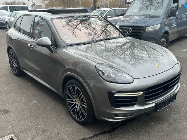 Porsche Cayenne Turbo S~PANO~LED~CHRONO~LEDER