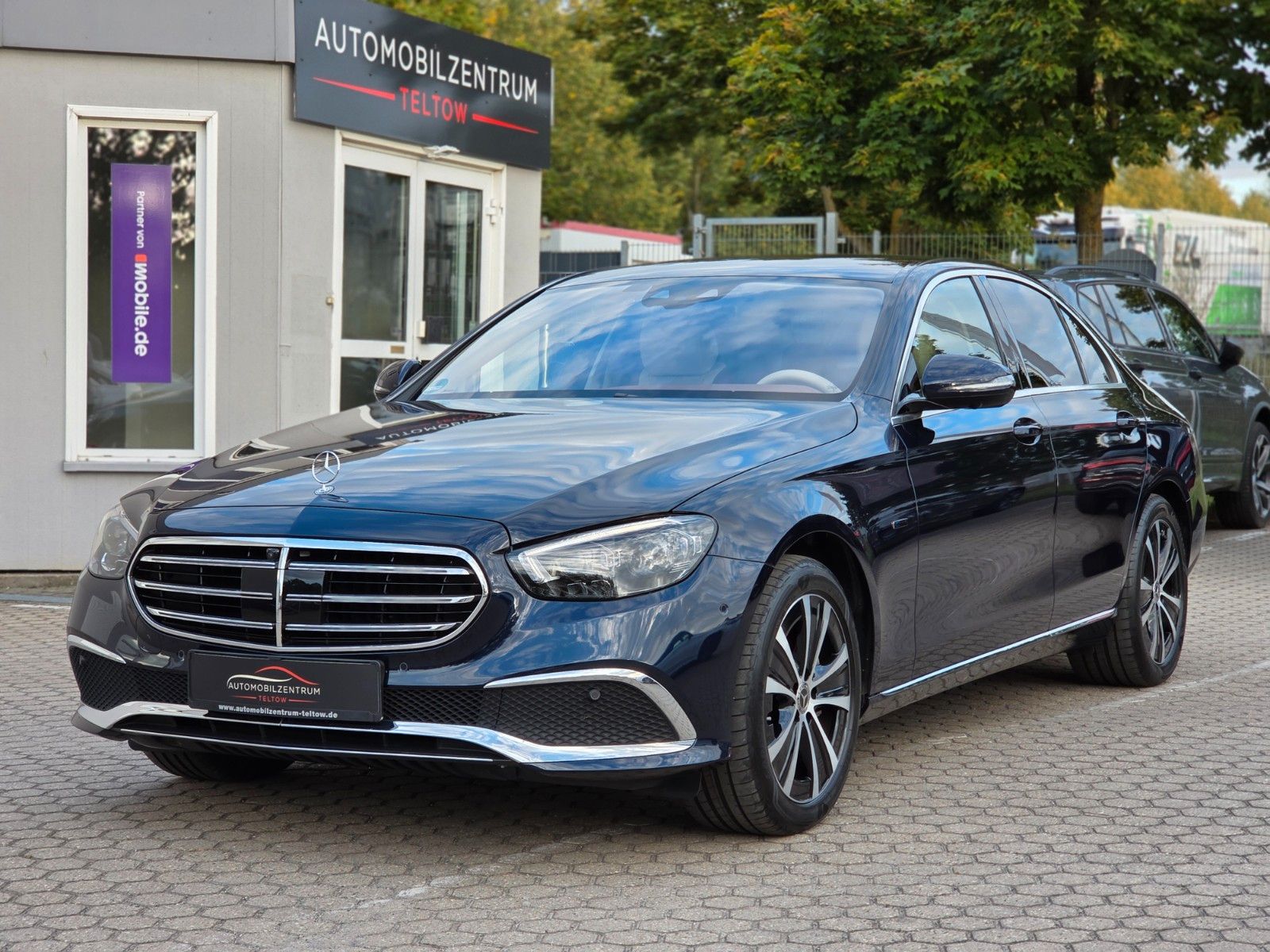 Mercedes-Benz E300e 4Matic Exclusive Designo Softclose Air 360 imagem 2
