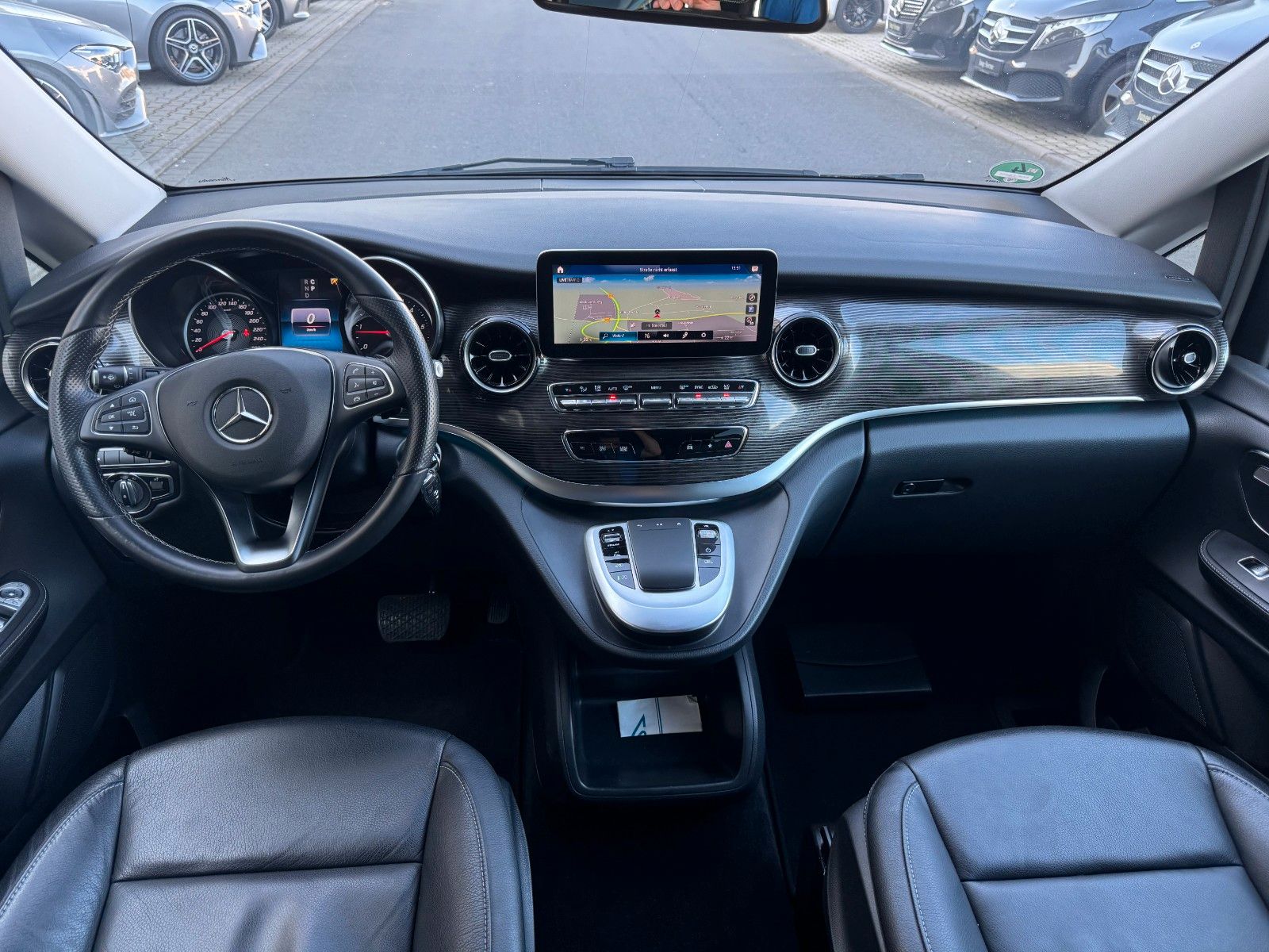 Fahrzeugabbildung Mercedes-Benz V 300 d AVA DISTRONIC AHK2,5to 360Kamera