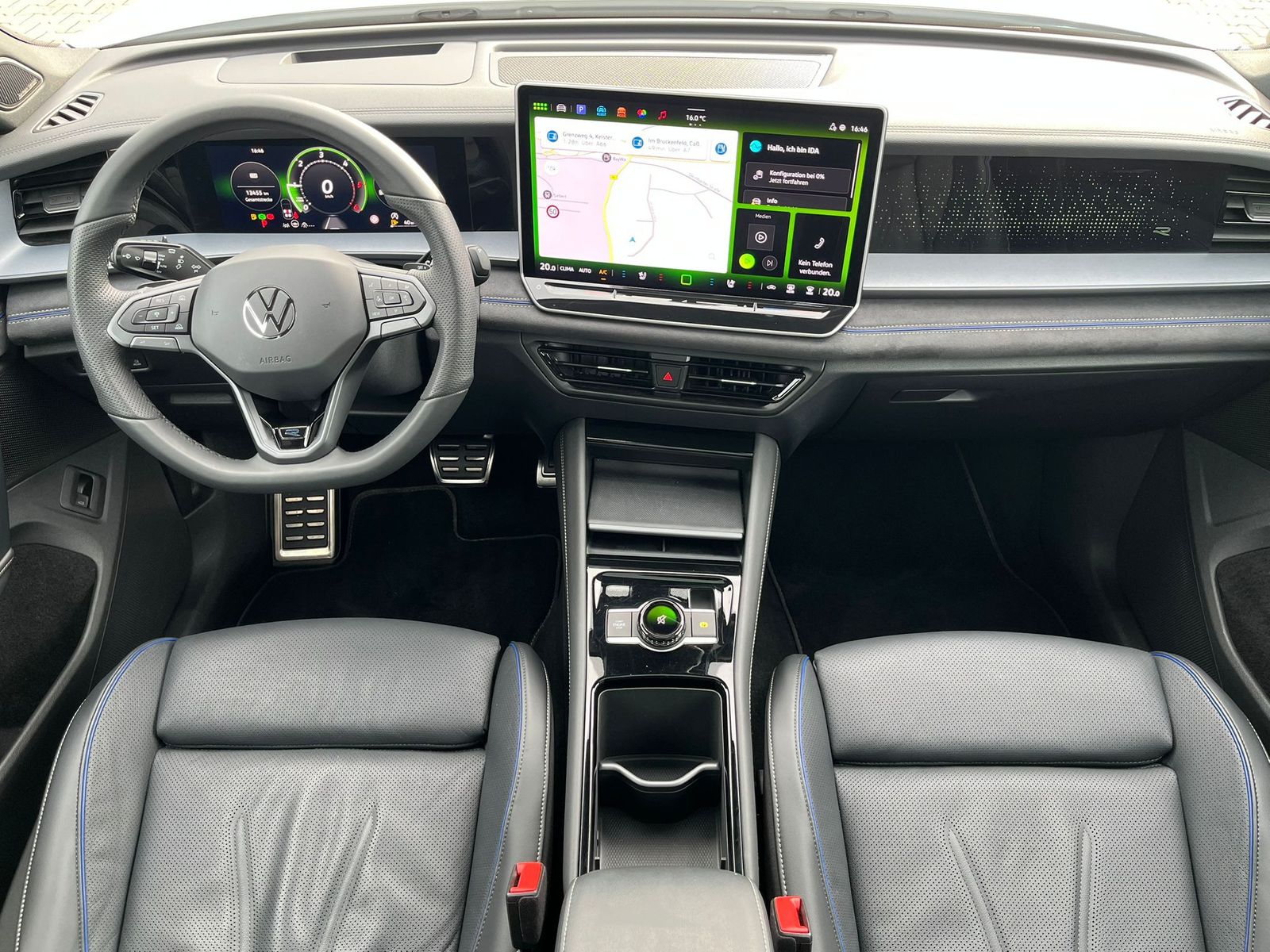 Fahrzeugabbildung Volkswagen Tayron 2.0 TDI 4M R-Line 7S*IQ-L.*LEDER*PANO*HUD