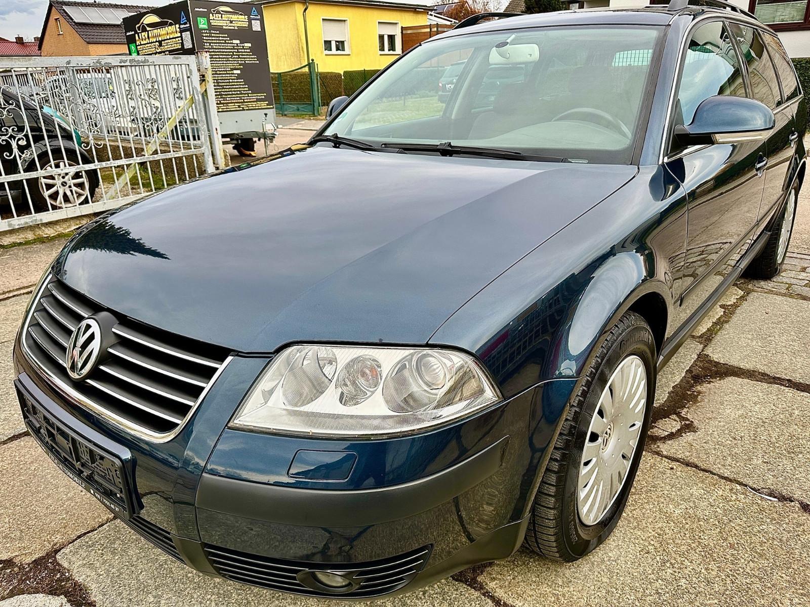 Volkswagen Passat 2004 — rear view