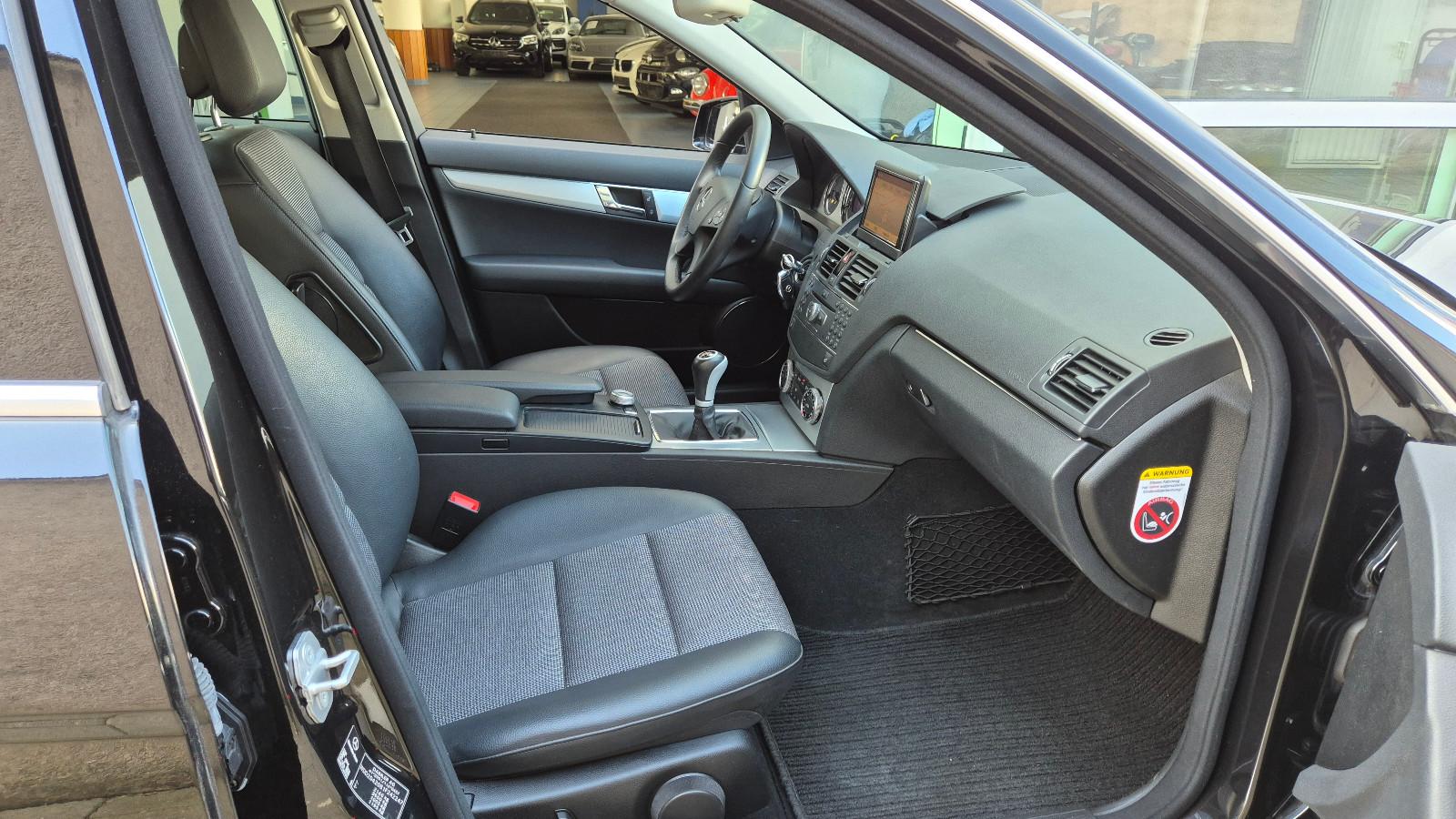 Mercedes-Benz C220 2008 — photo 18