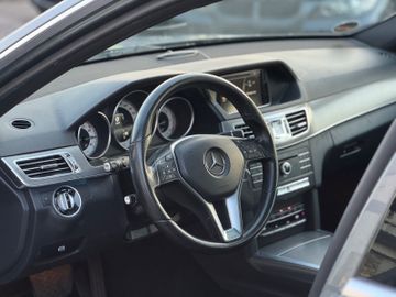 Mercedes E 220 - 12