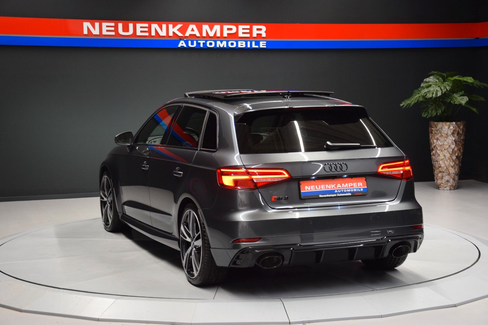 Fahrzeugabbildung Audi RS3 Sportback 2.5 TF quattro Pano B&O Schale ACC