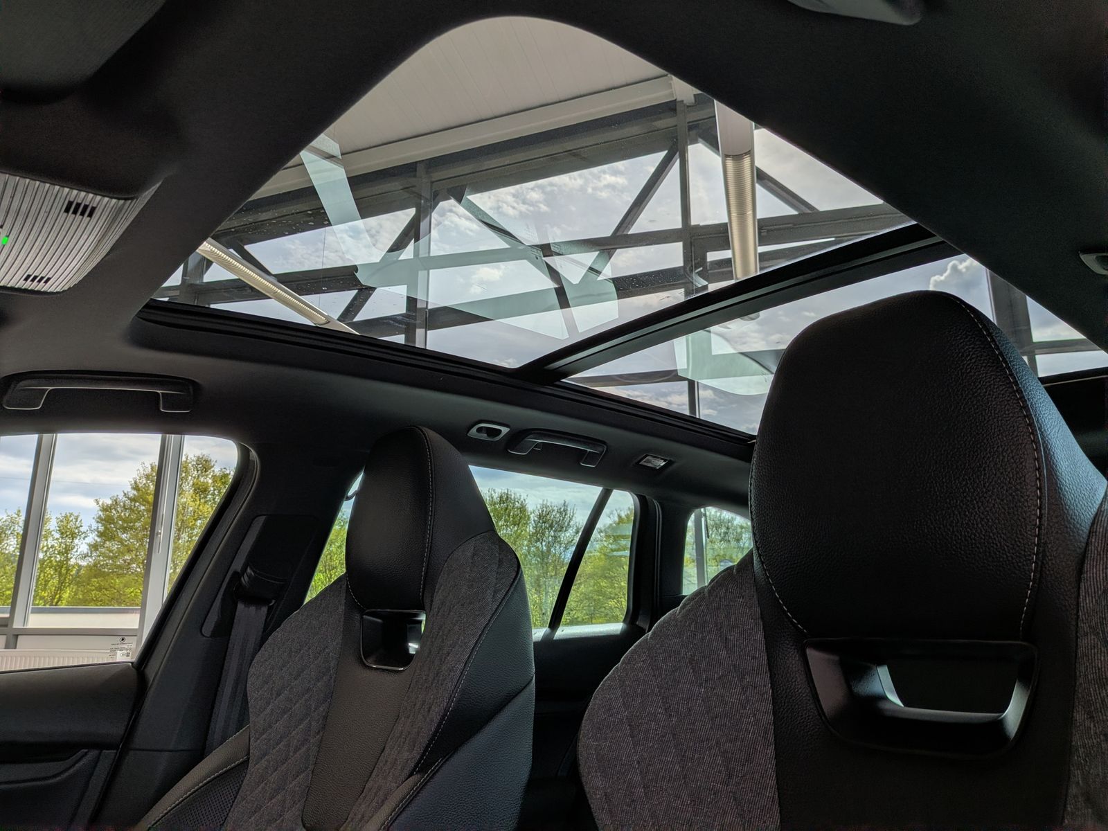 Fahrzeugabbildung SKODA Octavia 2.0 TDI Sportline Matrix Canton Pano ACC