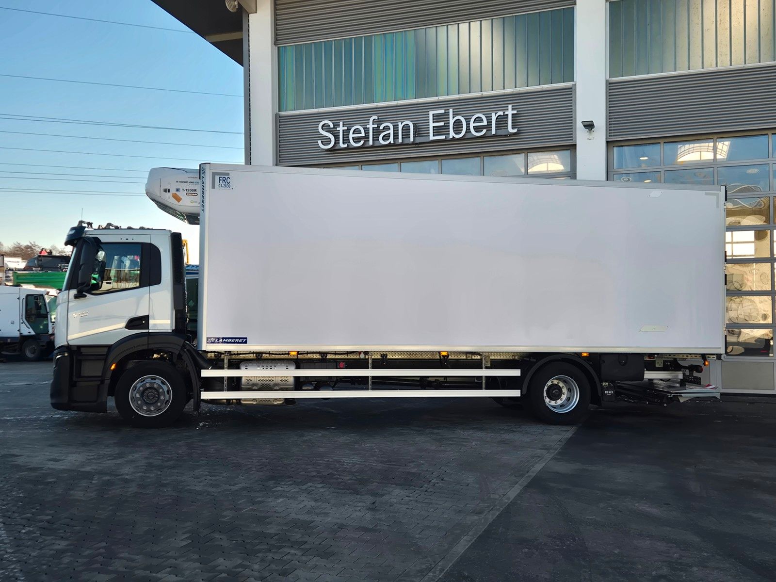 Fahrzeugabbildung Iveco S-Way 400 4x2 Kühlkoffer, LBW, Thermoking T1200R