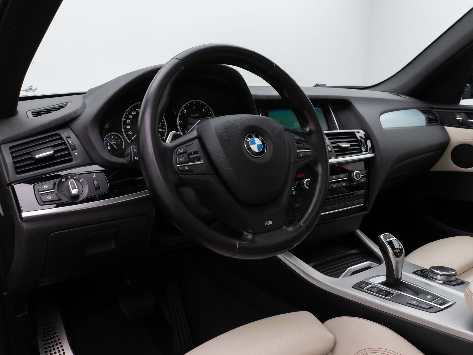 Fahrzeugabbildung BMW X3 xD35d M Sport Panorama Kamera HUD HiFi Komfor