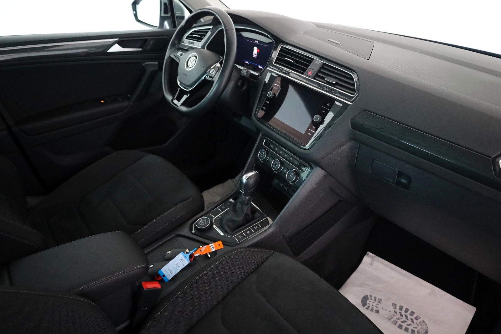 Fahrzeugabbildung Volkswagen Tiguan Highline 4M Navi,LED,PanDach,ACC,360°