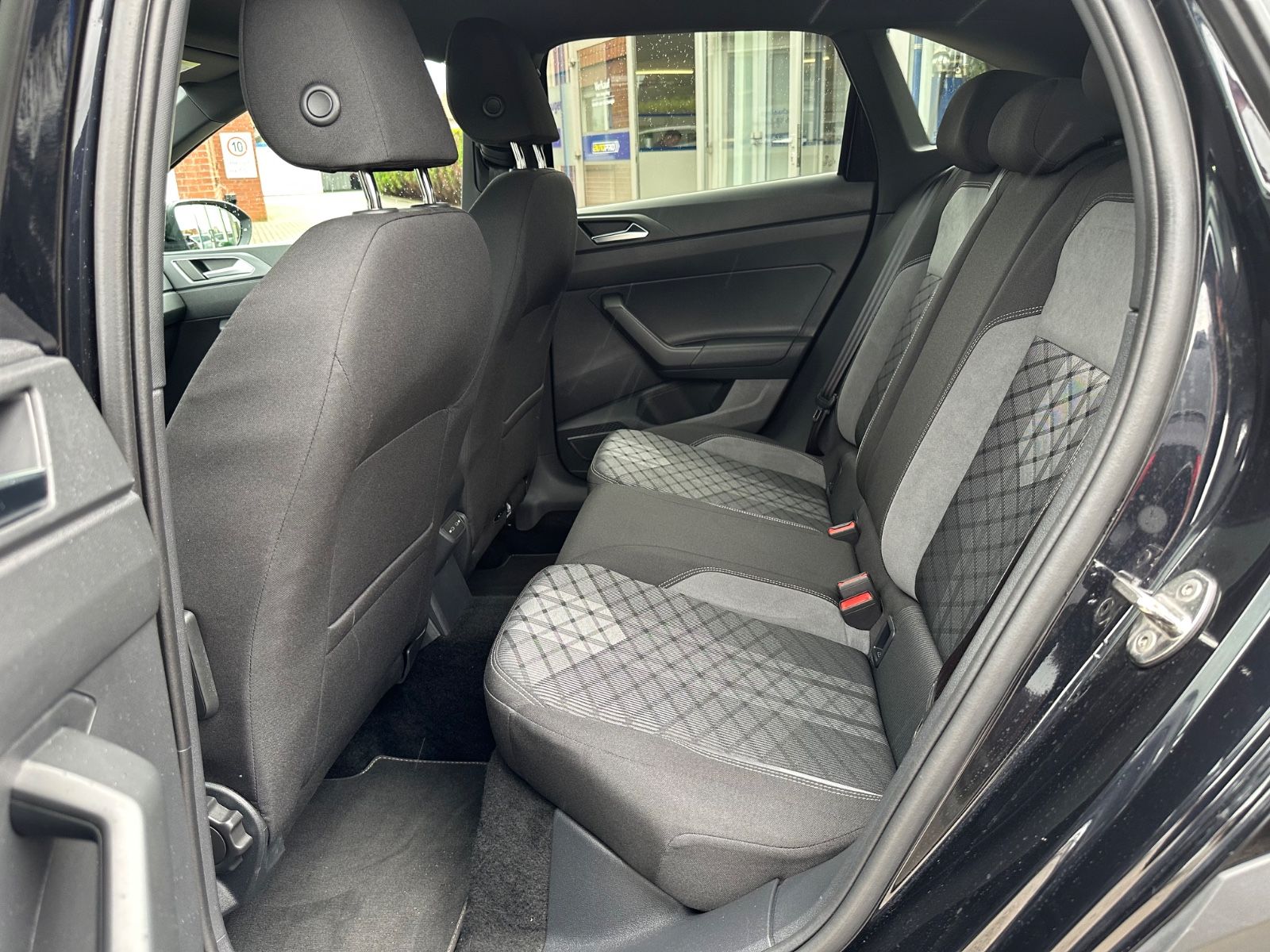 Fahrzeugabbildung Volkswagen Taigo 1.0 TSI R-Line DSG ACC/Matrix/IQ/Shzg./17"