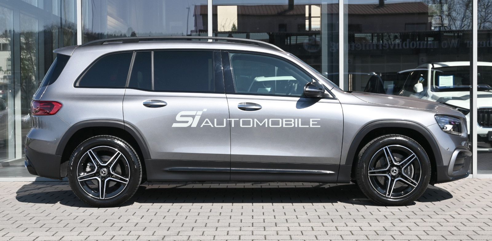 Fahrzeugabbildung Mercedes-Benz GLB 220 d 4MAT. AMG LINE + NIGHT °ACC°AHK°MEMORY