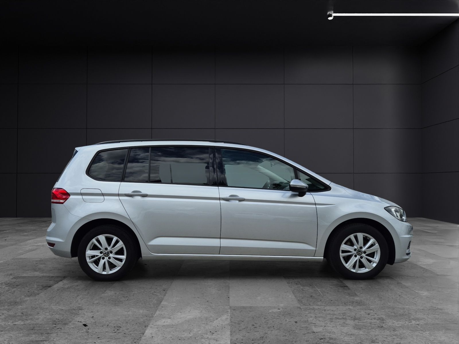 Fahrzeugabbildung Volkswagen Touran TDI Comfortline DSG AHK Navi PDC SH LM