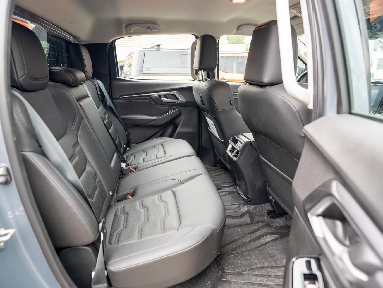 Fahrzeugabbildung Isuzu D-Max Double Cab 4WD LSE inkl. Hardtop