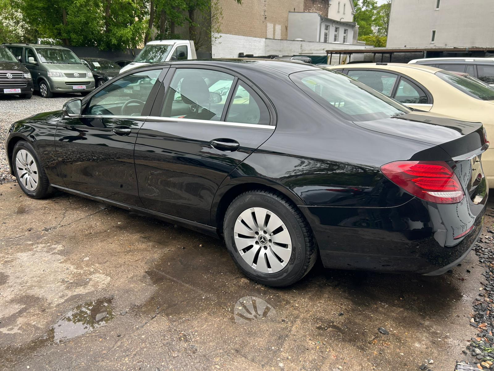 Mercedes-Benz E 200 d 9G-Tronic "LED/1.HAND/MOTORSCHADEN"
