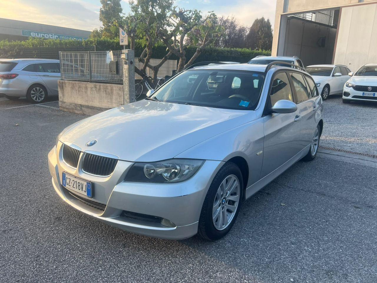BMW 320 2007 — rear view