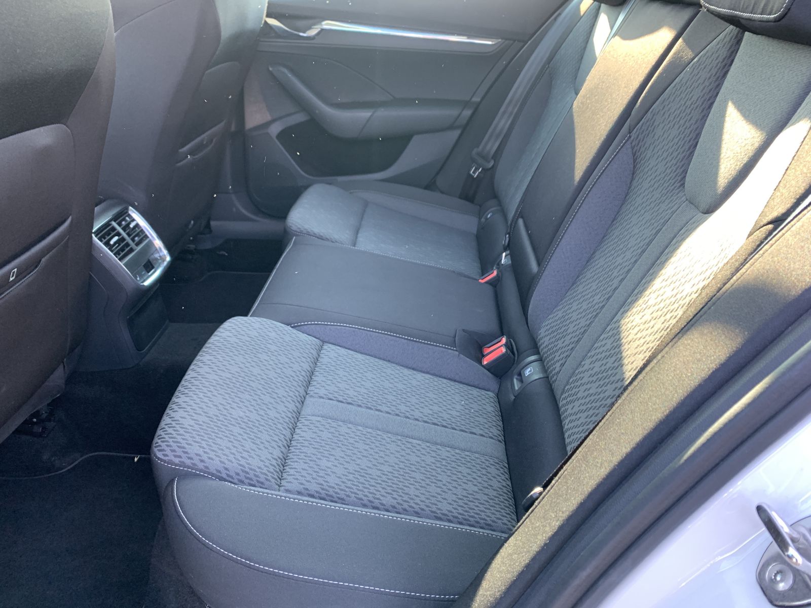 Fahrzeugabbildung SKODA Octavia 2.0 TDI*First Edition*AHK*LED-Matrix*HUD