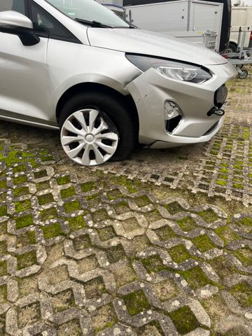 Ford Fiesta Cool & Connect Unfallschaden