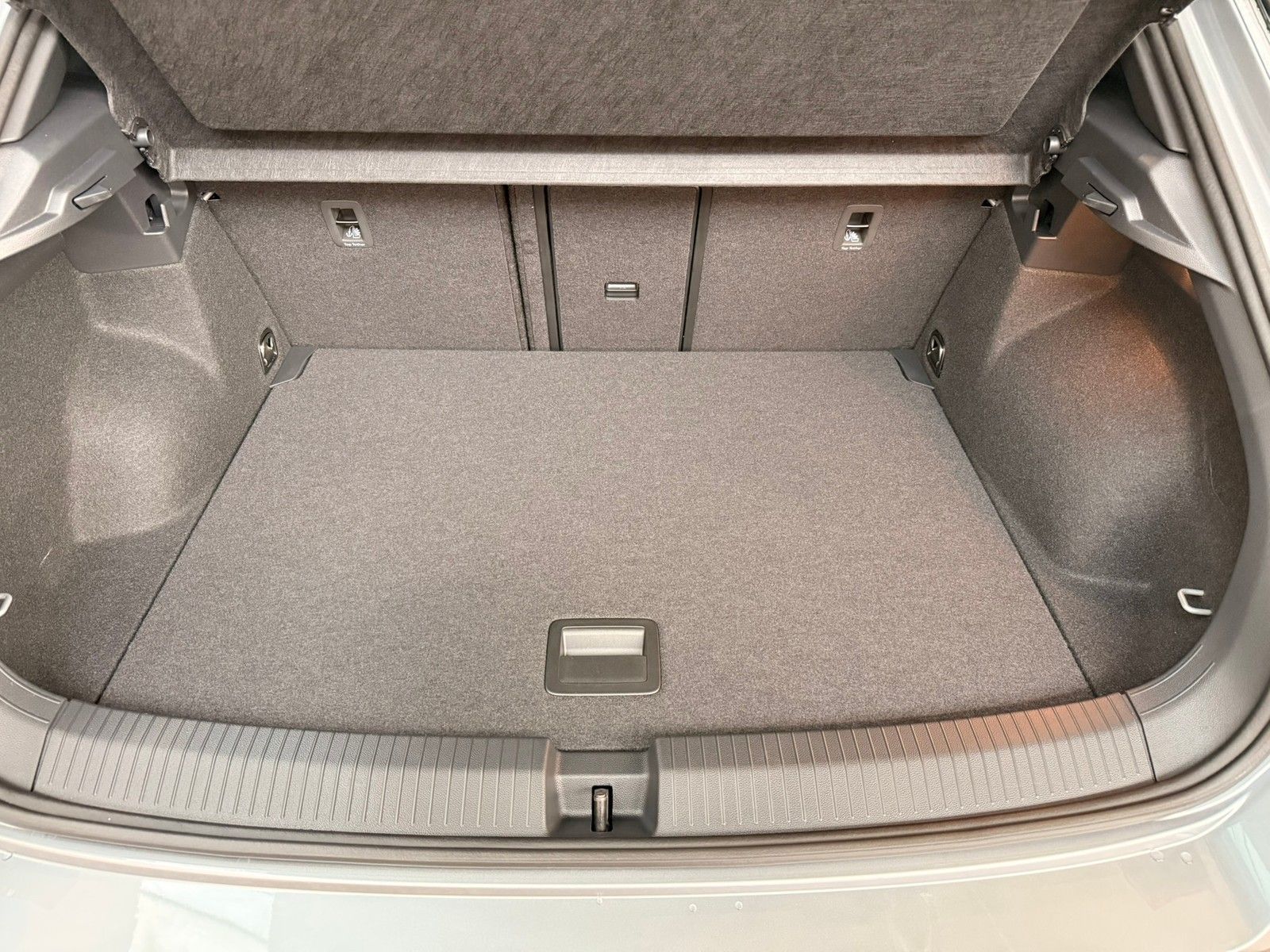 Fahrzeugabbildung Volkswagen T-Roc R-Line 1,5 TSI DSG + Black Style +Pano+ACC