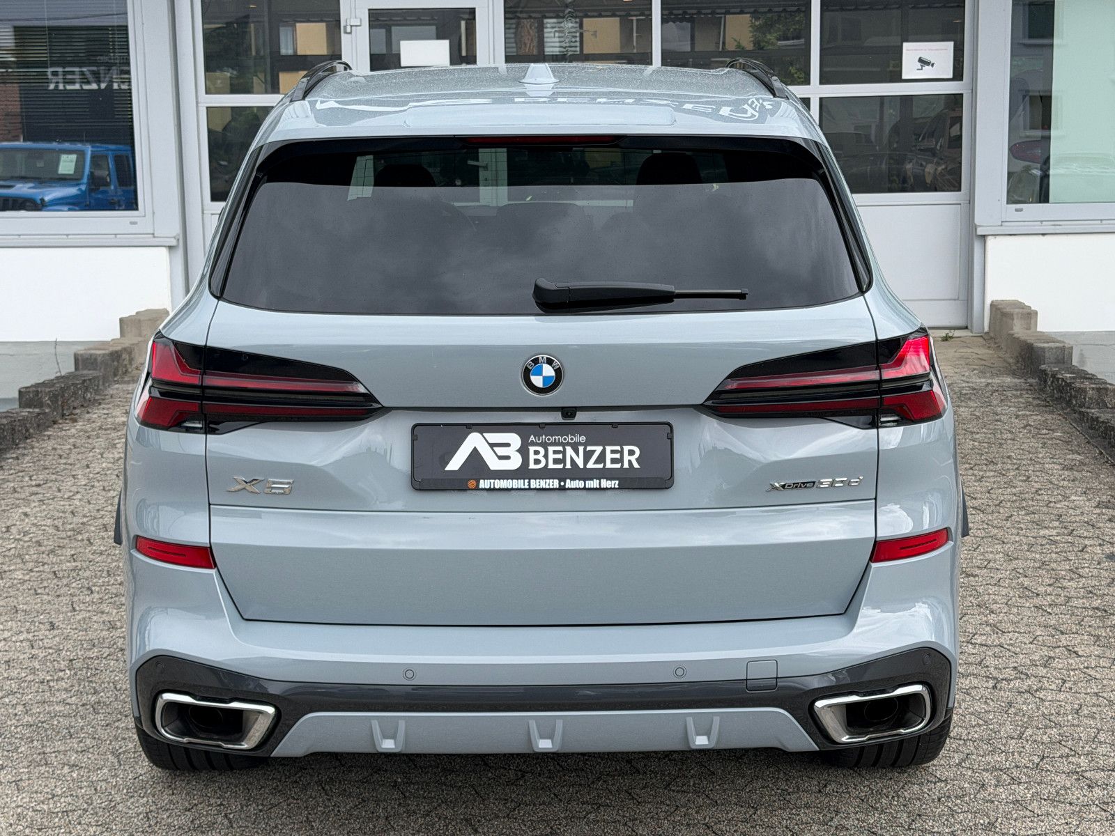 Fahrzeugabbildung BMW X5 30 d xDrive M Sport/HEAD-UP/360°/SOUND/AMBIEN