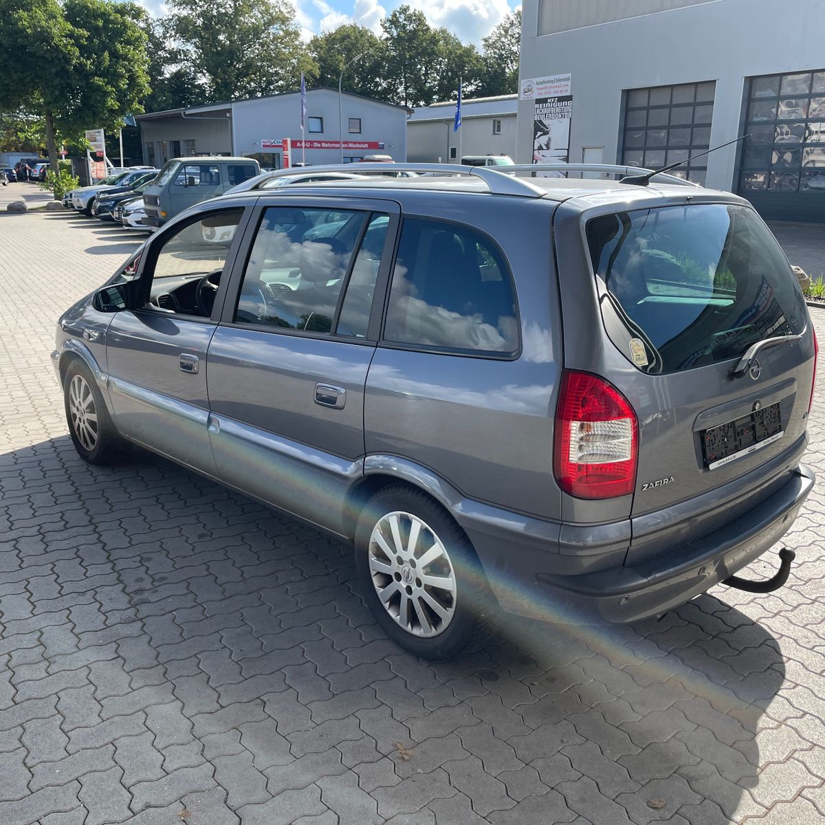 Fahrzeugabbildung Opel Zafira A Njoy  Automatik AHK
