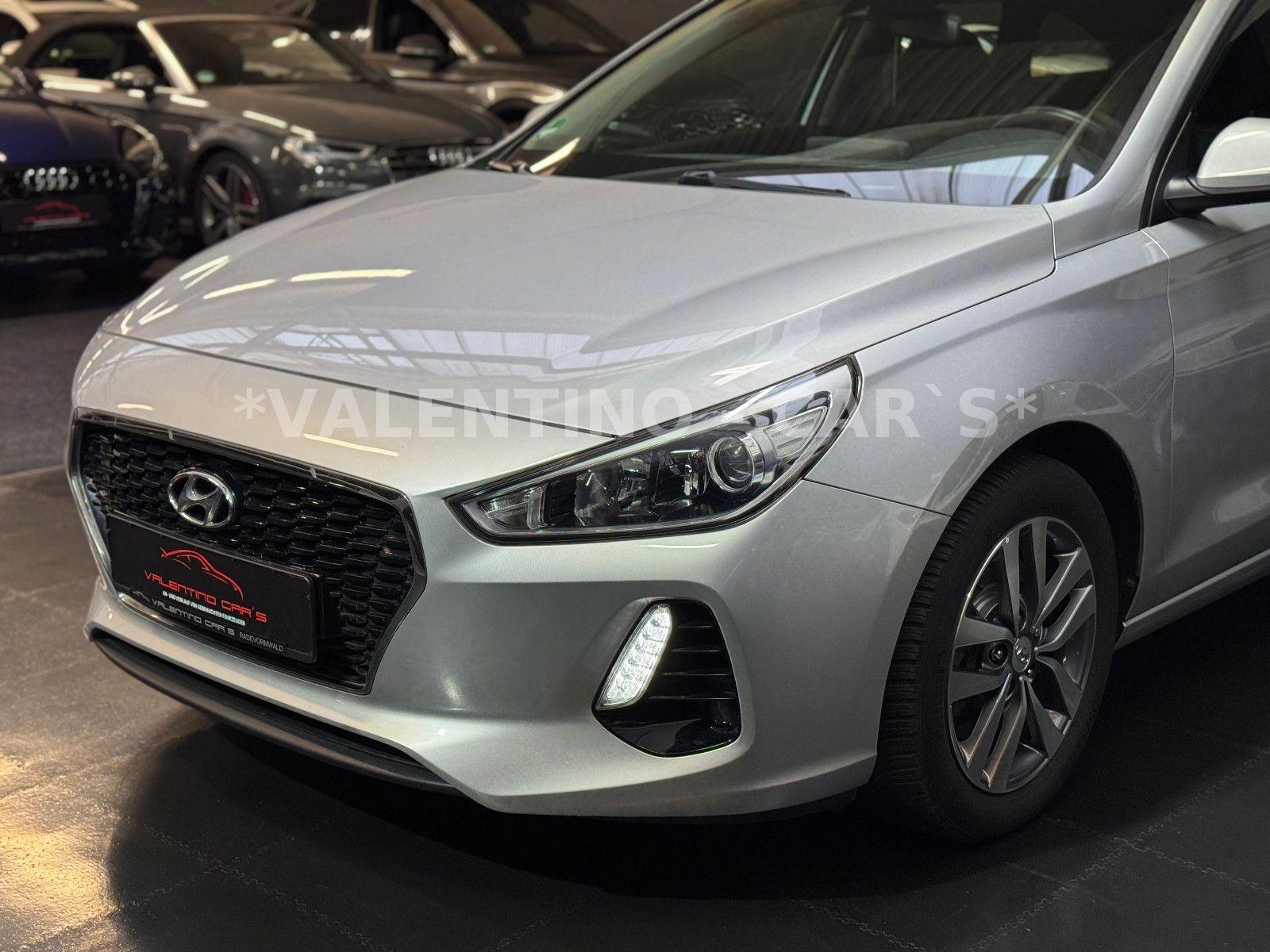 Hyundai i30 cw Family + Nav/Kamera/Temp/Shz/Lhz/Pano/Led