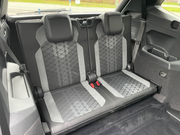 Fahrzeugabbildung Volkswagen Tiguan Allspace 2.0 TSI DSG 4M R-Line AHK/7-S