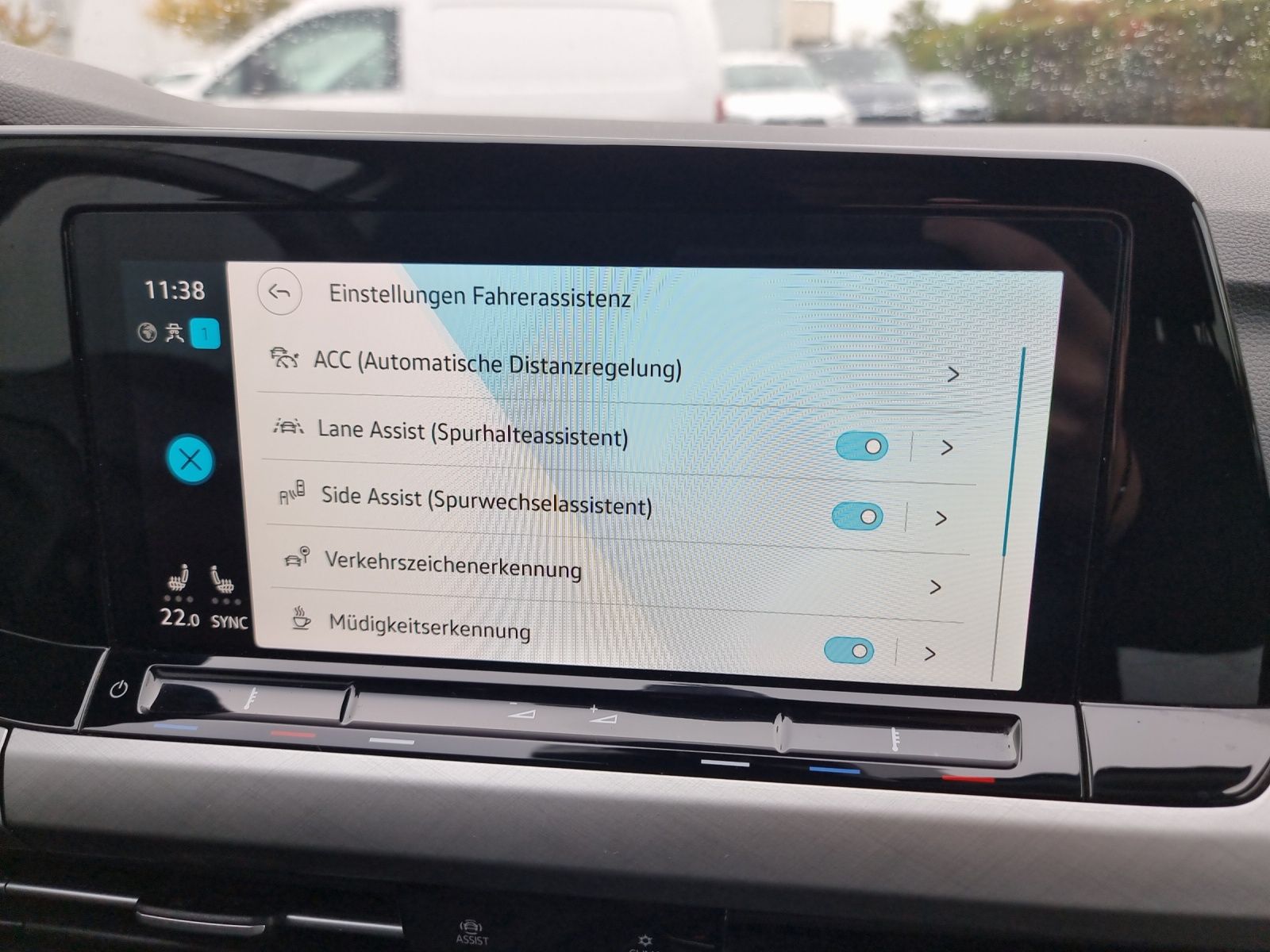 Fahrzeugabbildung Volkswagen Golf VIII Variant Business TDI DSG LED ACC SHZ P