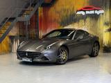 Ferrari California 3.9 V8 T 4-Sitzer CARBON~KAMERA~LEDER - graue Ferrari California