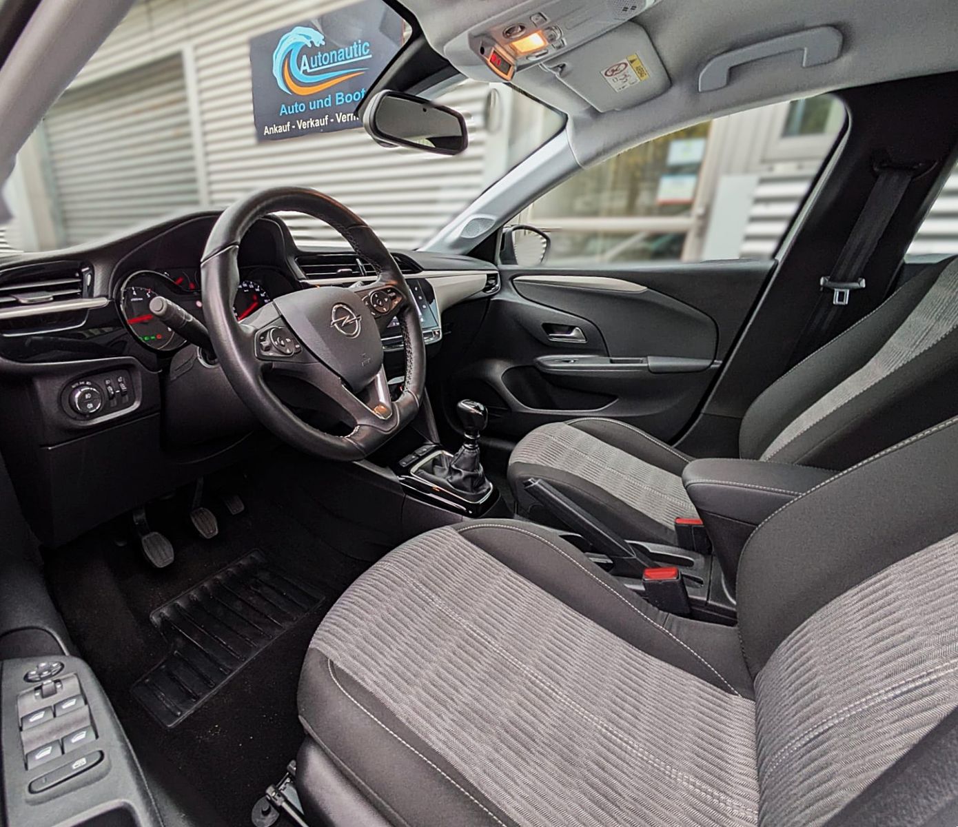 Fahrzeugabbildung Opel Corsa F 1.5D ACC NAVI SITZ+LENKR.HZG LED CARPLAY