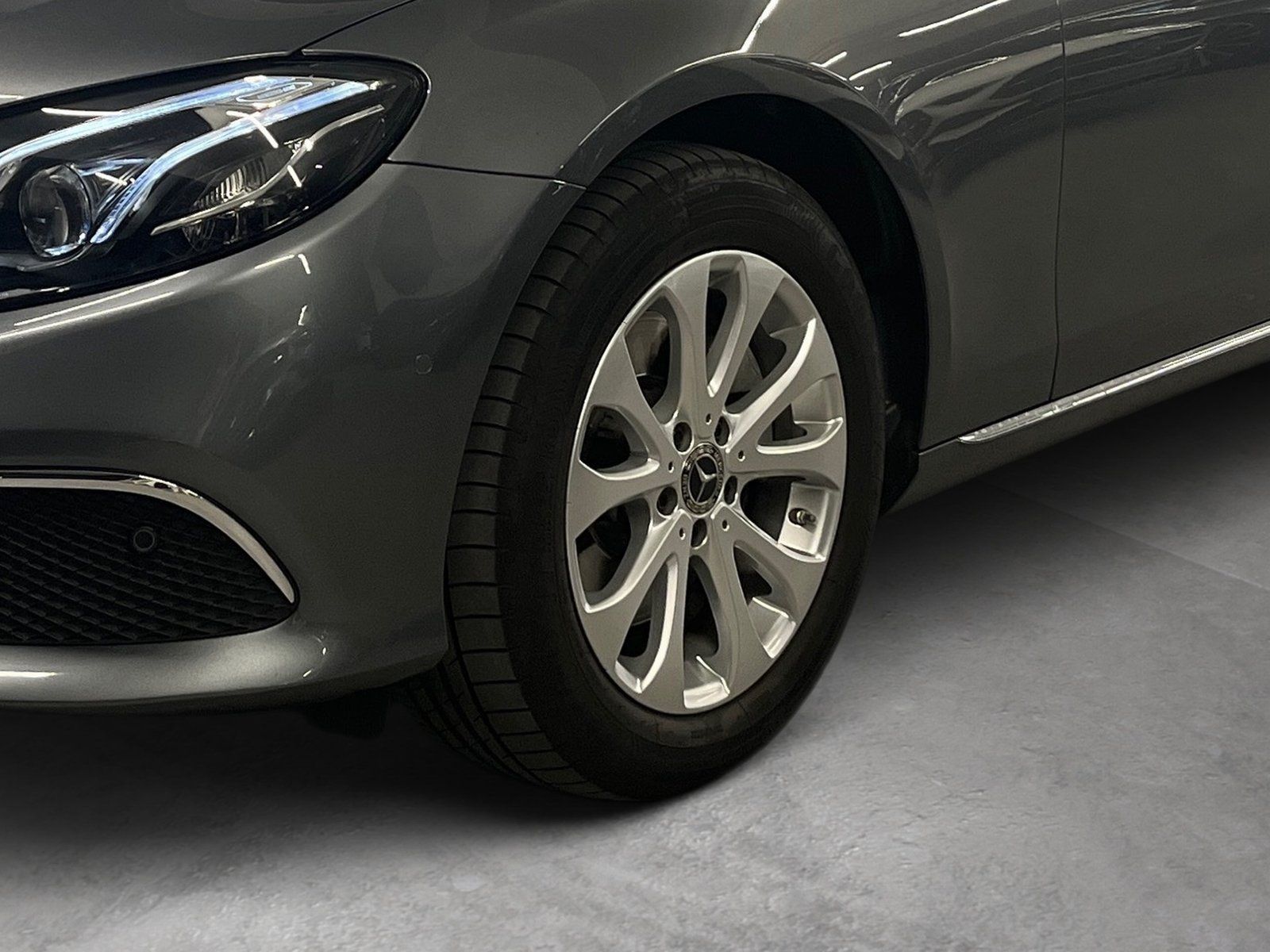 Fahrzeugabbildung Mercedes-Benz E 200 Exclusive Widescreen*Distronic*Multibeam*