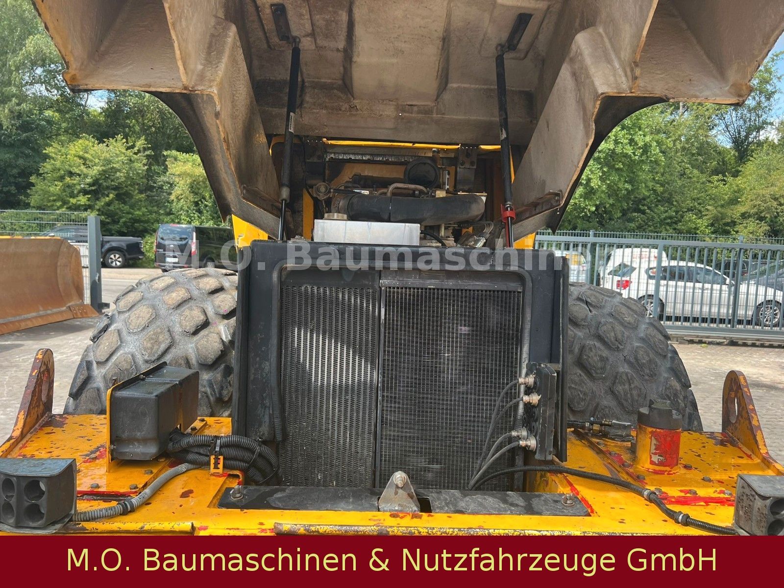 Fahrzeugabbildung Dynapac CA 302 D / Walzenzug / 12,5 t /