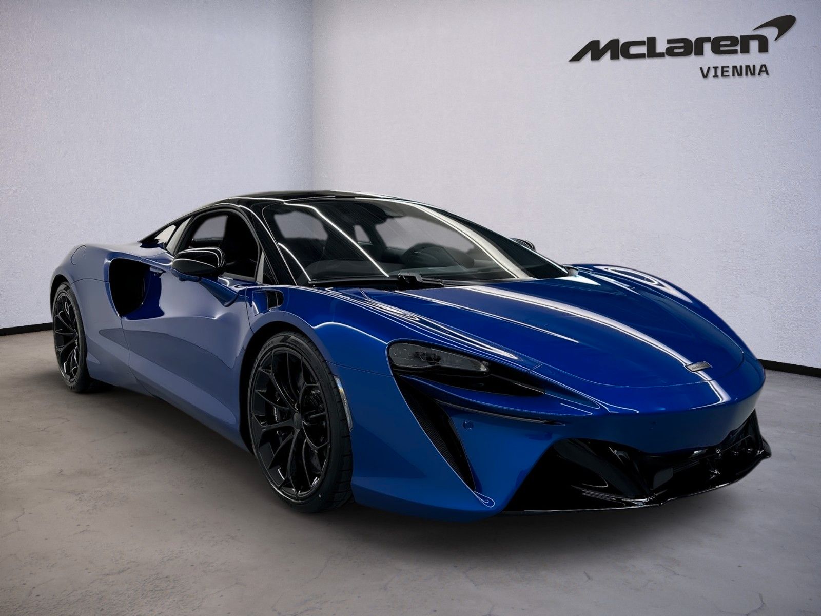 McLaren Artura / Aurora Blue / B&W imagem 2