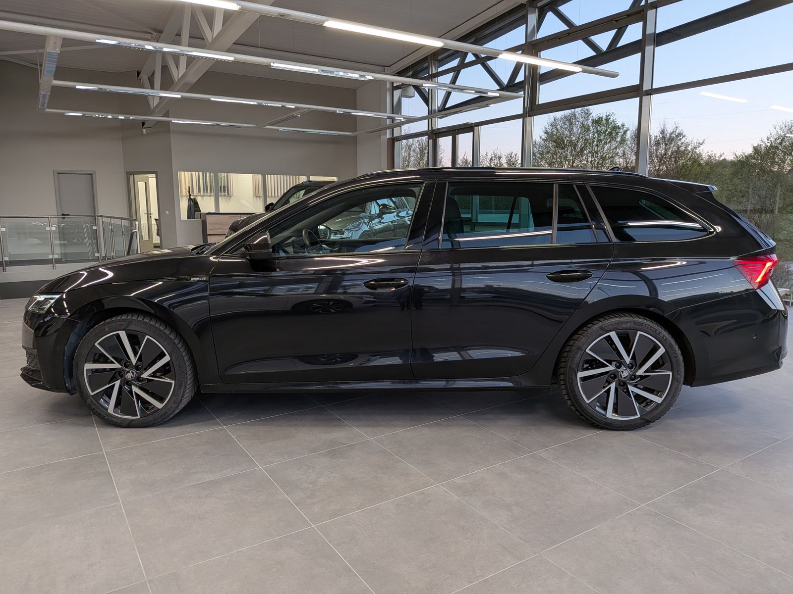 Fahrzeugabbildung SKODA Octavia 2.0 TDI DSG Sportline Matrix 5J-Garantie