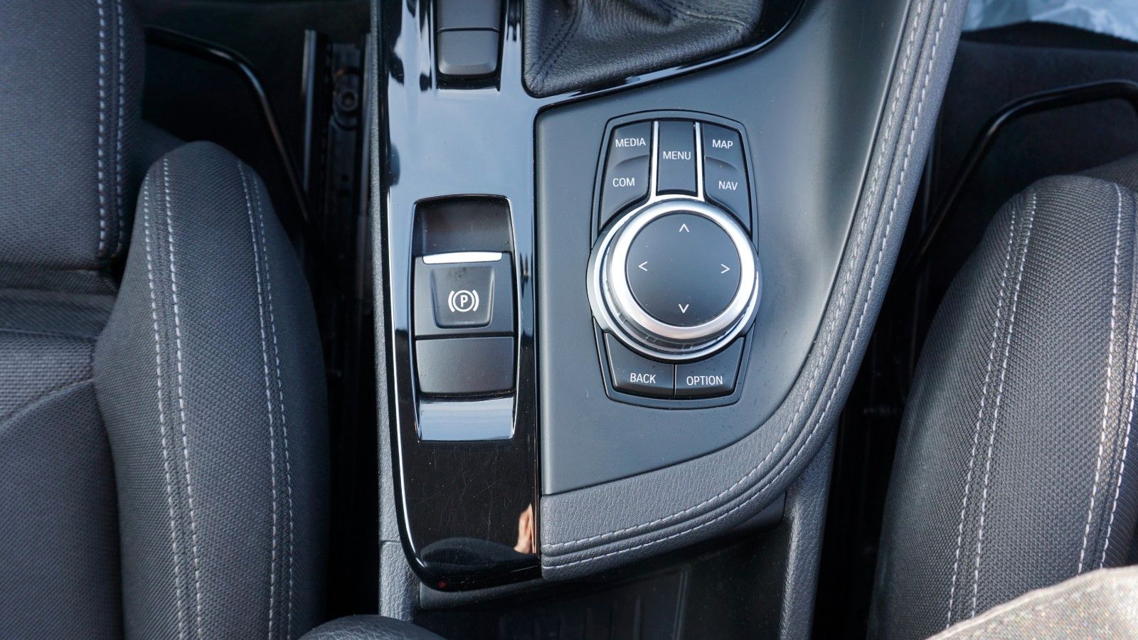 Fahrzeugabbildung BMW X1 sDrive 18i Sport Line, Kamera, PDC, Panorama