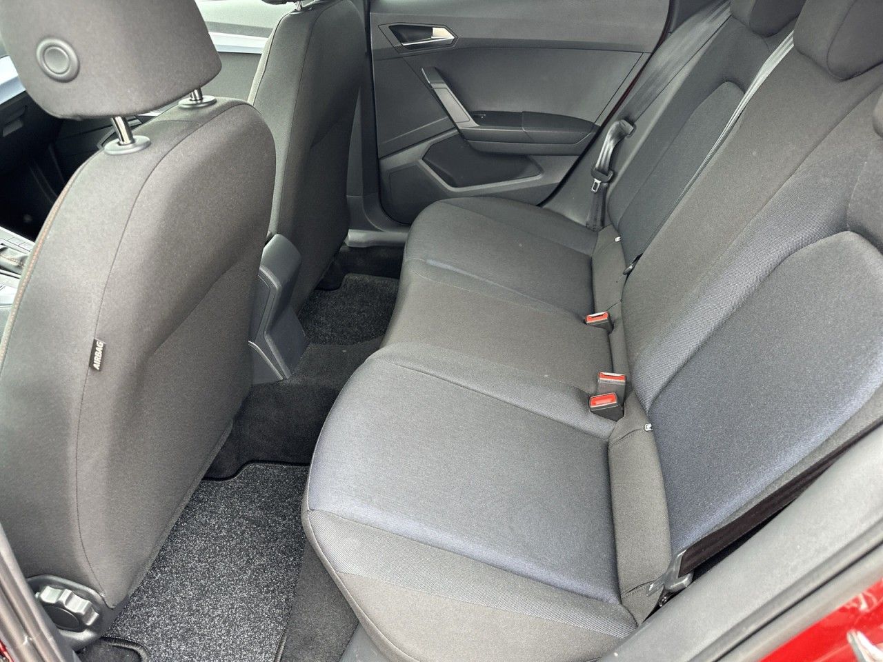 Fahrzeugabbildung SEAT Arona FR 1.5TSI 150PS DSG-AHK*Kessy*18Zoll - mit KI generiert/bearbeitet