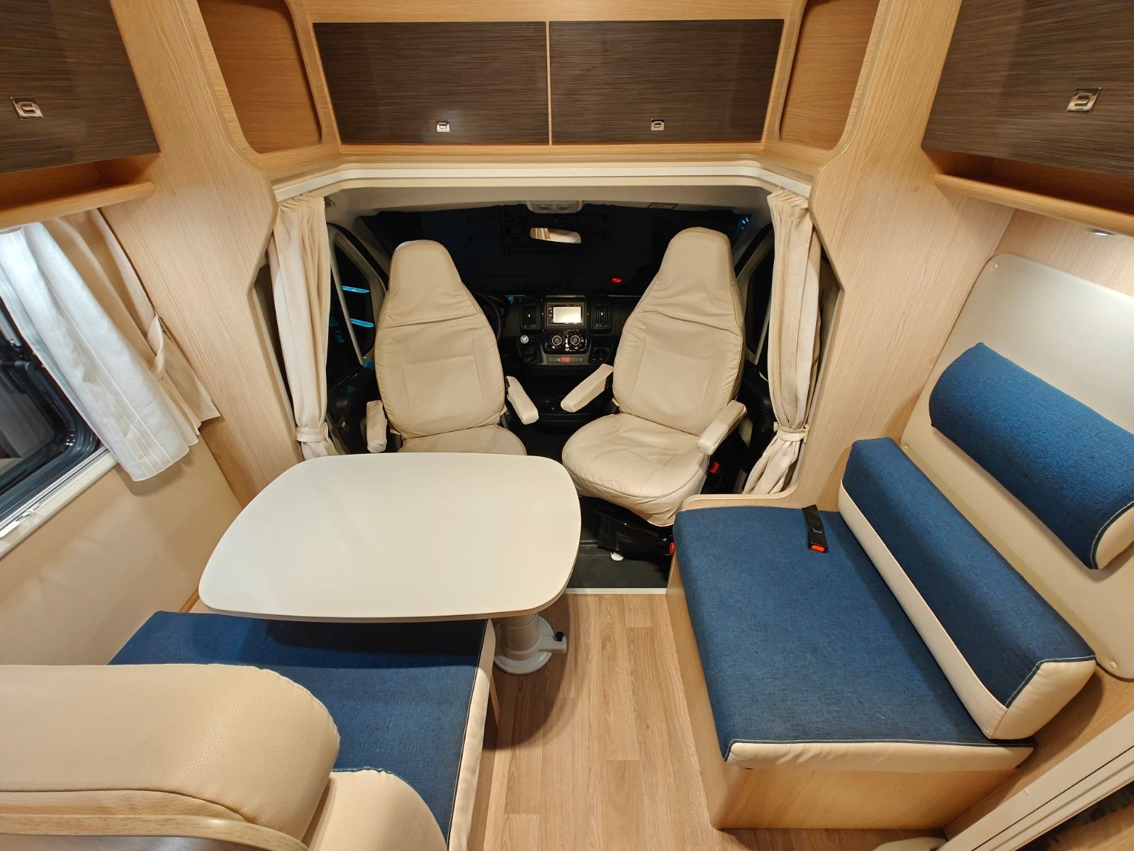 Fahrzeugabbildung XGO Dynamic 95 P - Autom. SAT, TV, Einzelbetten -