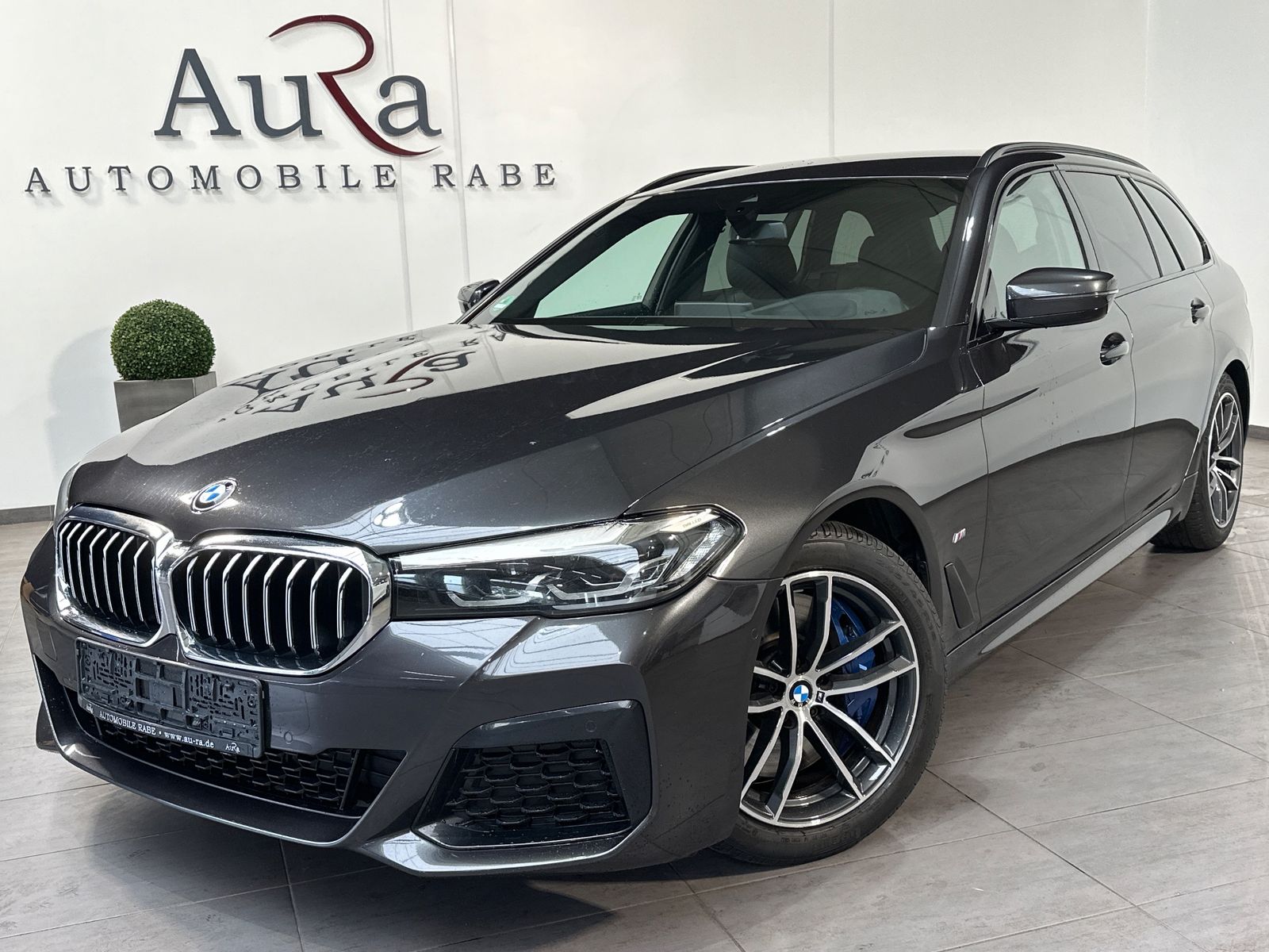 Fahrzeugabbildung BMW 540 i Touring xDrive M-Sport NAV+LED+HEAD-UP